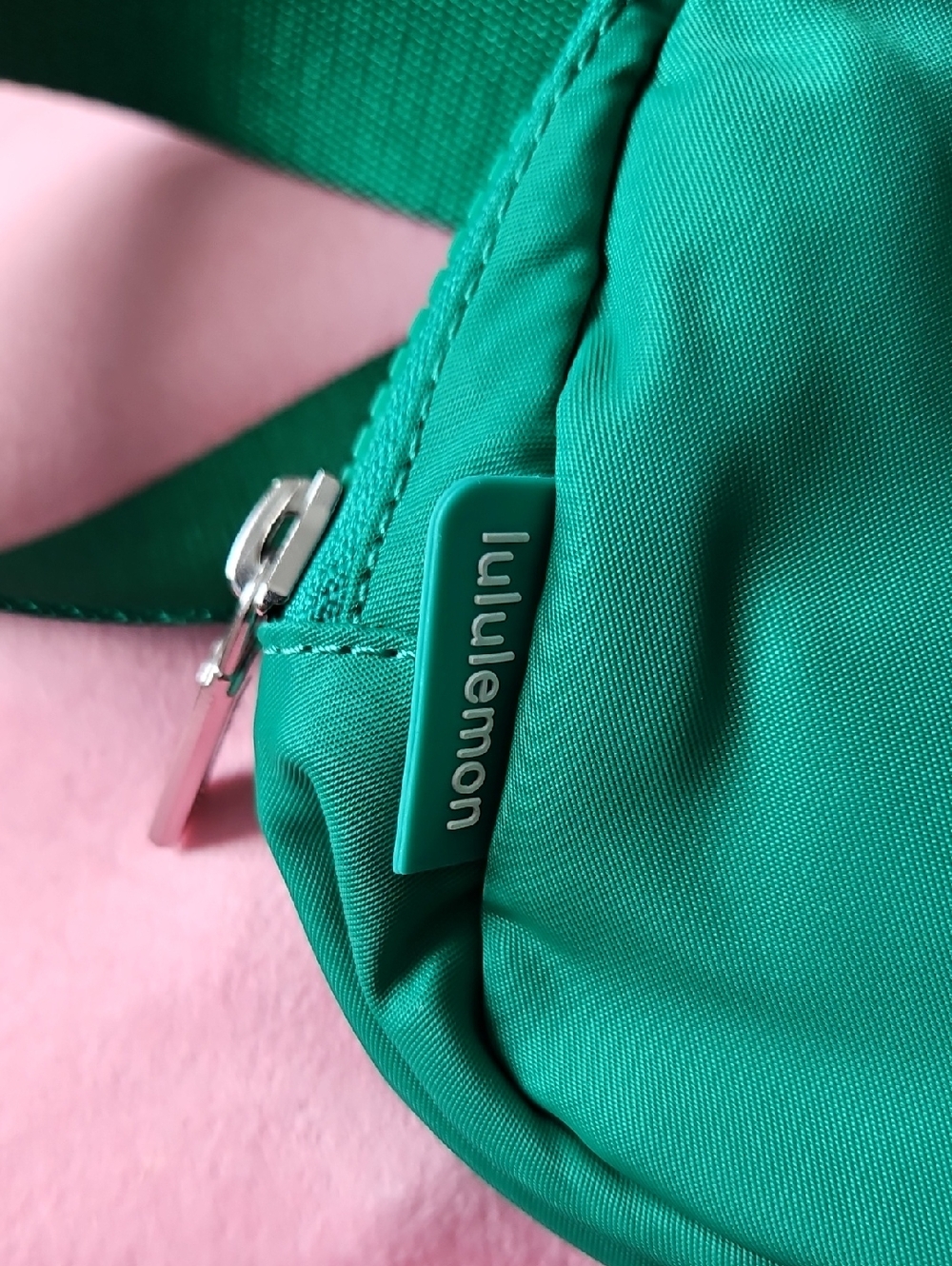 Green Lululemon Everywhere Belt Bag - Picture 2 of 4